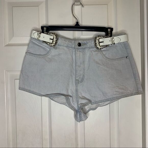 Missguided Double Belt Buckle High Rise Jean Short - Picture 2 of 9